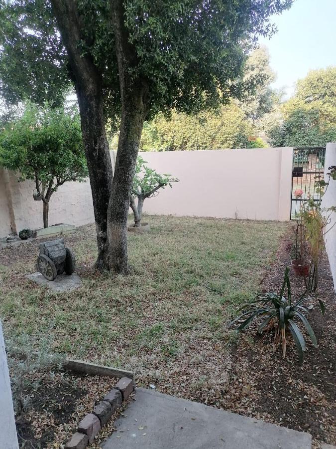 Lovely Shared Space Near Or Tambo Airport Kempton Park Exterior photo